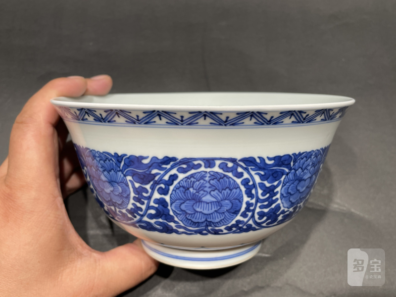 清乾隆 青花缠枝牡丹花卉纹碗 - 图2